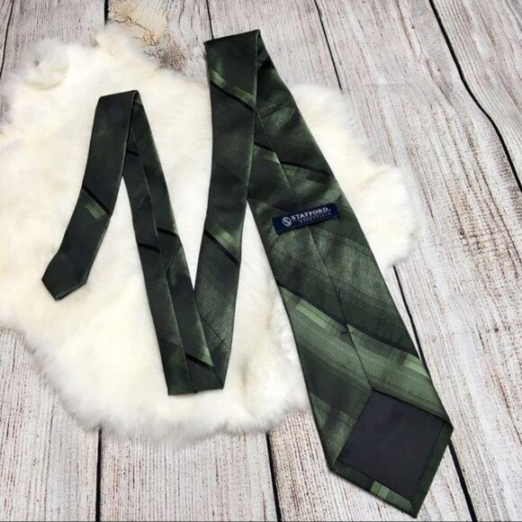 Stafford Essentials Green & Black Tie - Picture 3 of 3